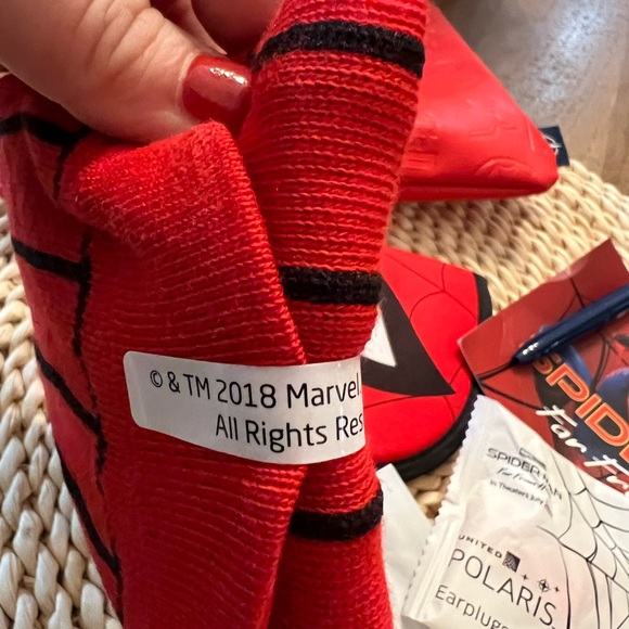 SPIDER-MAN UNITED AIRLINES FIRST CLASS LIMITED EDITION AMENITY KIT 2018-19 - Picture 8 of 13